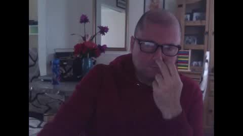 Snapshot of wobble444 chatting on 11/11/25, 12:05 wobble444 online show from 11/11/25, 12:05