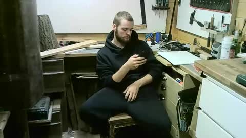 Snapshot of wolf021221 chatting on 10/24/25, 06:04 wolf021221 online show from 10/24/25, 06:04