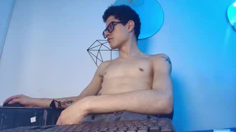  W O L F  online show from 10/21/25, 11:33