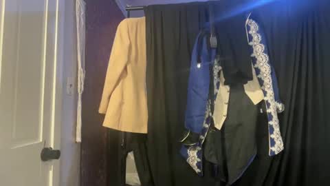 Snapshot of wolfblazer5 chatting on 01/12/25, 12:18 Wolfblazer online show from 01/12/25, 12:18