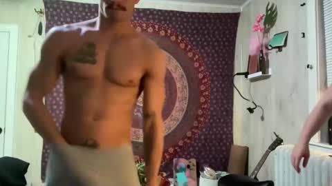 Snapshot of wolfblazer5 chatting on 02/01/25, 12:18 Wolfblazer online show from 02/01/25, 12:18