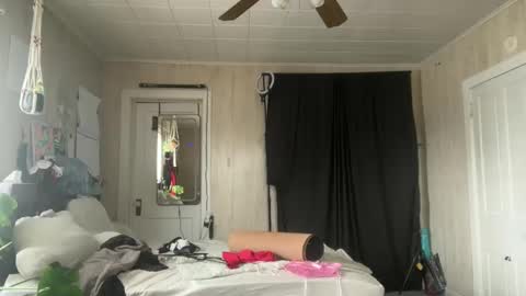 Snapshot of wolfblazer5 chatting on 02/20/25, 05:29 Wolfblazer online show from 02/20/25, 05:29