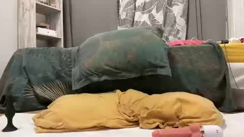 Snapshot of wolfdeep chatting on 01/21/25, 02:11 Sweetdog online show from 01/21/25, 02:11