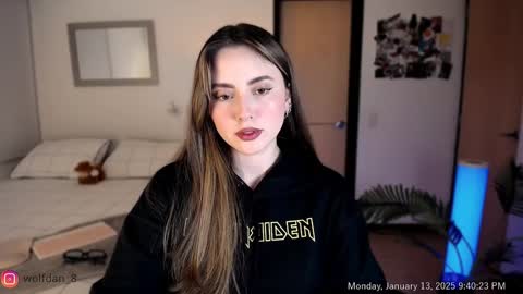 Snapshot of wolfsfoster chatting on 01/14/25, 02:40 online show from 01/14/25, 02:40