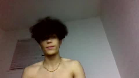 Snapshot of wolfstar49 chatting on 12/18/25, 07:58 lightskin online show from 12/18/25, 07:58