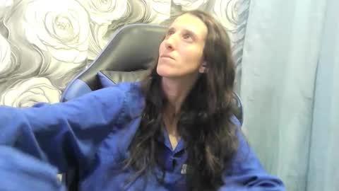 Snapshot of wolfxsnow chatting on 12/15/25, 06:56 wolfxsnow online show from 12/15/25, 06:56