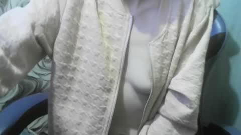 Snapshot of wolfxsnow chatting on 05/22/26, 07:41 wolfxsnow online show from 05/22/26, 07:41