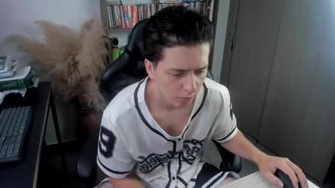 Snapshot of wolker_allan chatting on 10/23/25, 11:53 wolker_allan online show from 10/23/25, 11:53