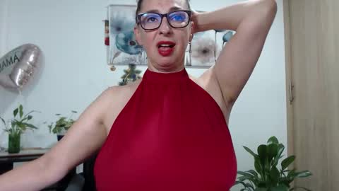 Snapshot of womanhornyx chatting on 12/02/25, 09:54 Womanhornyx online show from 12/02/25, 09:54