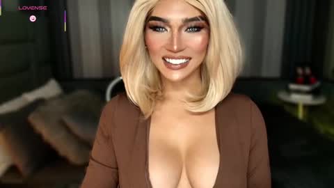 Julia online show from 11/30/25, 01:31