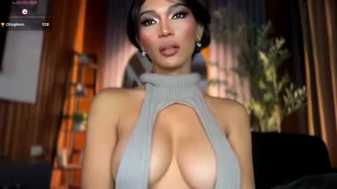 Snapshot of womanofyourdesire_ts chatting on 06/23/26, 02:42 Julia online show from 06/23/26, 02:42
