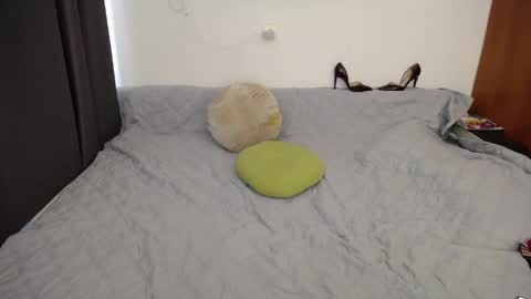 Snapshot of women_pleasures chatting on 05/15/26, 07:37 women_pleasures online show from 05/15/26, 07:37