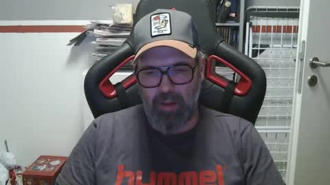 Snapshot of womenizzeer chatting on 02/18/25, 11:08 Adam online show from 02/18/25, 11:08