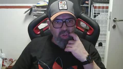 Snapshot of womenizzeer chatting on 02/26/25, 10:20 Adam online show from 02/26/25, 10:20