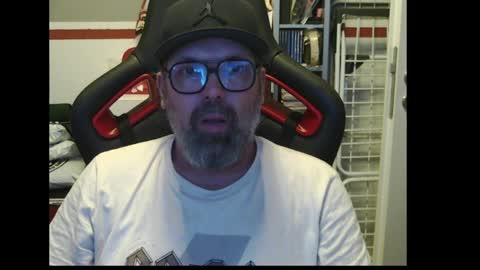 Snapshot of womenizzeer chatting on 05/24/26, 11:43 Adam online show from 05/24/26, 11:43