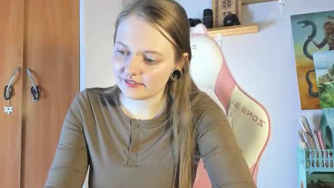 Snapshot of wonderconnie chatting on 10/02/25, 01:29 wonderconnie online show from 10/02/25, 01:29