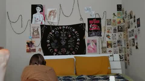 Snapshot of wonderconnie chatting on 10/19/25, 03:34 wonderconnie online show from 10/19/25, 03:34