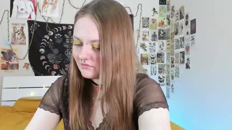 Snapshot of wonderconnie chatting on 10/25/25, 01:07 wonderconnie online show from 10/25/25, 01:07