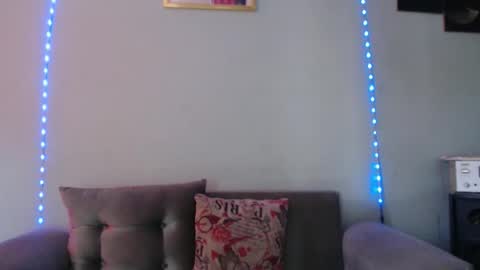 SHENIEL RODRIGUEZ online show from 01/14/26, 07:52