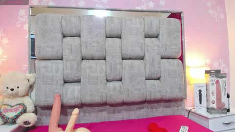 wonderkloe_ online show from 11/29/25, 08:01