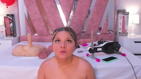 Snapshot of wonderkloe_ chatting on 02/17/26, 07:42 wonderkloe_ online show from 02/17/26, 07:42