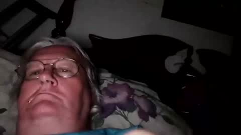 Snapshot of woodpecker115 chatting on 11/22/25, 10:03 woodpecker115 online show from 11/22/25, 10:03