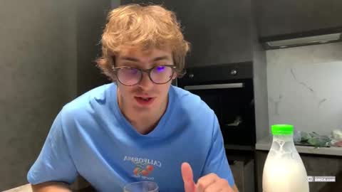 Snapshot of woods_jerk chatting on 10/28/25, 03:25 Mitya online show from 10/28/25, 03:25