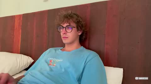 Snapshot of woods_jerk chatting on 12/22/25, 07:16 Mitya online show from 12/22/25, 07:16