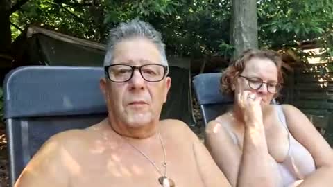 Snapshot of woodwurm chatting on 06/18/26, 01:15 woodwurm and Snoeske online show from 06/18/26, 01:15