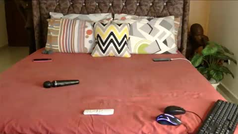 Snapshot of woody_n_buzz chatting on 01/08/25, 02:35 Woody and Buzz online show from 01/08/25, 02:35