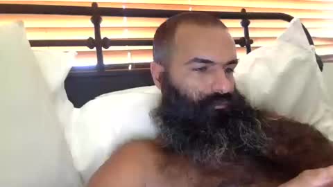 woof_wolf37 online show from 10/18/25, 03:57