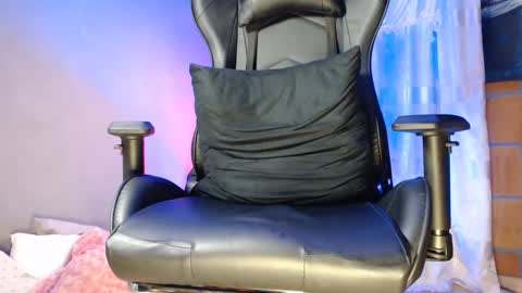 Snapshot of woondeer17 chatting on 12/05/24, 01:36 Woondeer online show from 12/05/24, 01:36