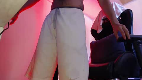 Snapshot of woondeer17 chatting on 11/01/25, 04:20 Woondeer online show from 11/01/25, 04:20