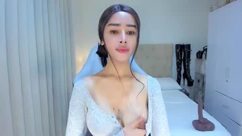 Snapshot of worthy_bigcock_bigcum chatting on 08/03/26, 02:32 Lily online show from 08/03/26, 02:32
