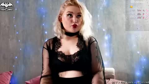 Snapshot of wounded_goddess chatting on 06/17/26, 03:02 Goddess Sophy online show from 06/17/26, 03:02