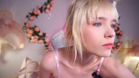 Snapshot of wow_angel chatting on 05/22/26, 05:36 wow_angel online show from 05/22/26, 05:36