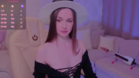 Snapshot of wow_kate chatting on 11/08/25, 04:01 Kate online show from 11/08/25, 04:01