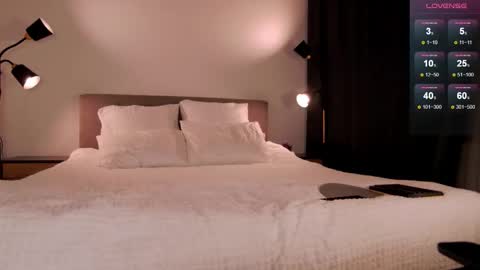 Snapshot of wow_peach_girl chatting on 11/27/25, 02:02 Liza online show from 11/27/25, 02:02