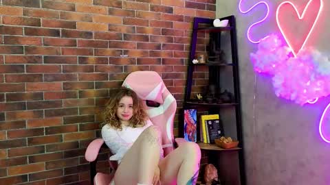 wowbritney online show from 11/04/25, 06:18