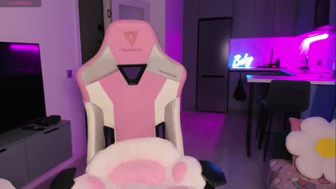 Emi online show from 09/13/25, 08:08