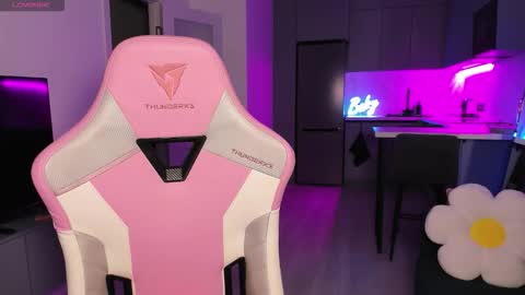 Emi online show from 09/30/25, 06:02