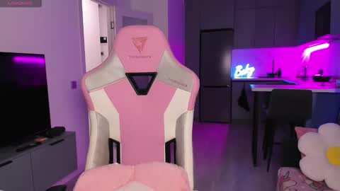 Emi online show from 10/20/25, 04:07