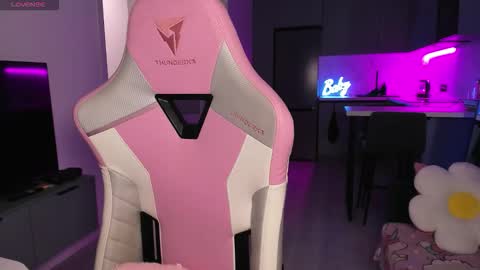 Emi online show from 10/27/25, 06:01