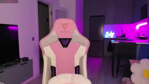 Emi online show from 11/04/25, 05:01