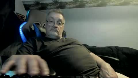 Snapshot of wowsers2022 chatting on 04/17/26, 12:57 wowsers2022 online show from 04/17/26, 12:57