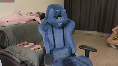 Snapshot of wsp128 chatting on 12/20/25, 06:15 Neo and Abby online show from 12/20/25, 06:15