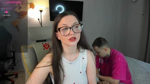 Snapshot of wwow_meow chatting on 03/27/26, 09:10 Eric and Christine 3 online show from 03/27/26, 09:10