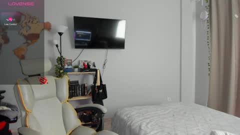 Snapshot of wwow_meow chatting on 04/02/26, 10:24 Eric and Christine 3 online show from 04/02/26, 10:24