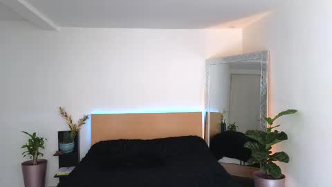 Snapshot of wyatt_rose chatting on 09/15/25, 07:36 wyatt online show from 09/15/25, 07:36