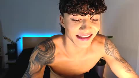 Snapshot of wyatt_rose chatting on 09/16/25, 10:44 wyatt online show from 09/16/25, 10:44